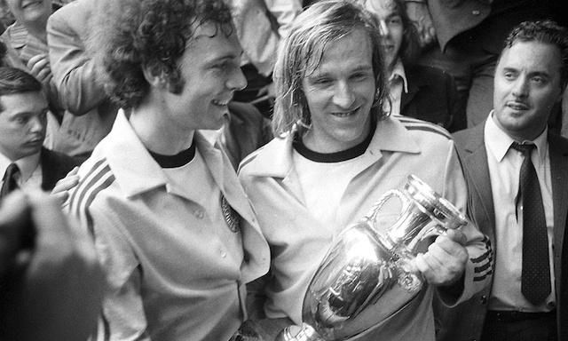 Franz Beckenbauer a Gunther Netzer s trofejou pre majstrov Europy, EURO 1972