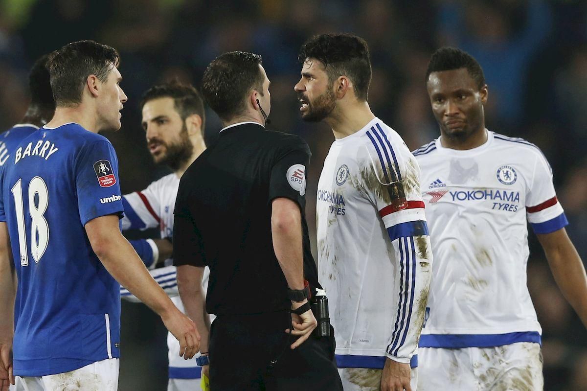 Chelsea Everton Gareth Barry Diego Costa Michael Oliver mar16 Reuters