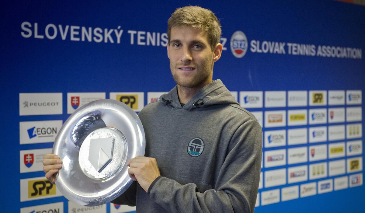 Martin Klizan, trofej, ATP Rotterdam, tlacovka, Bratislava, Feb2016