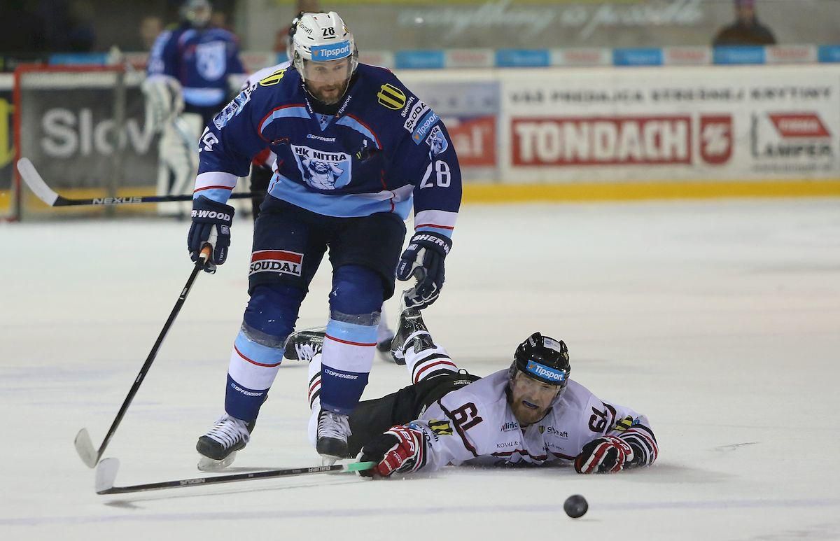 Ondrej Smach Juraj Stefanka HC05 Banska Bystrica HK Nitra apr16 TASR