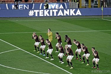 Video: AC Miláno si pohnevalo fanúšikov bojovým tancom haka