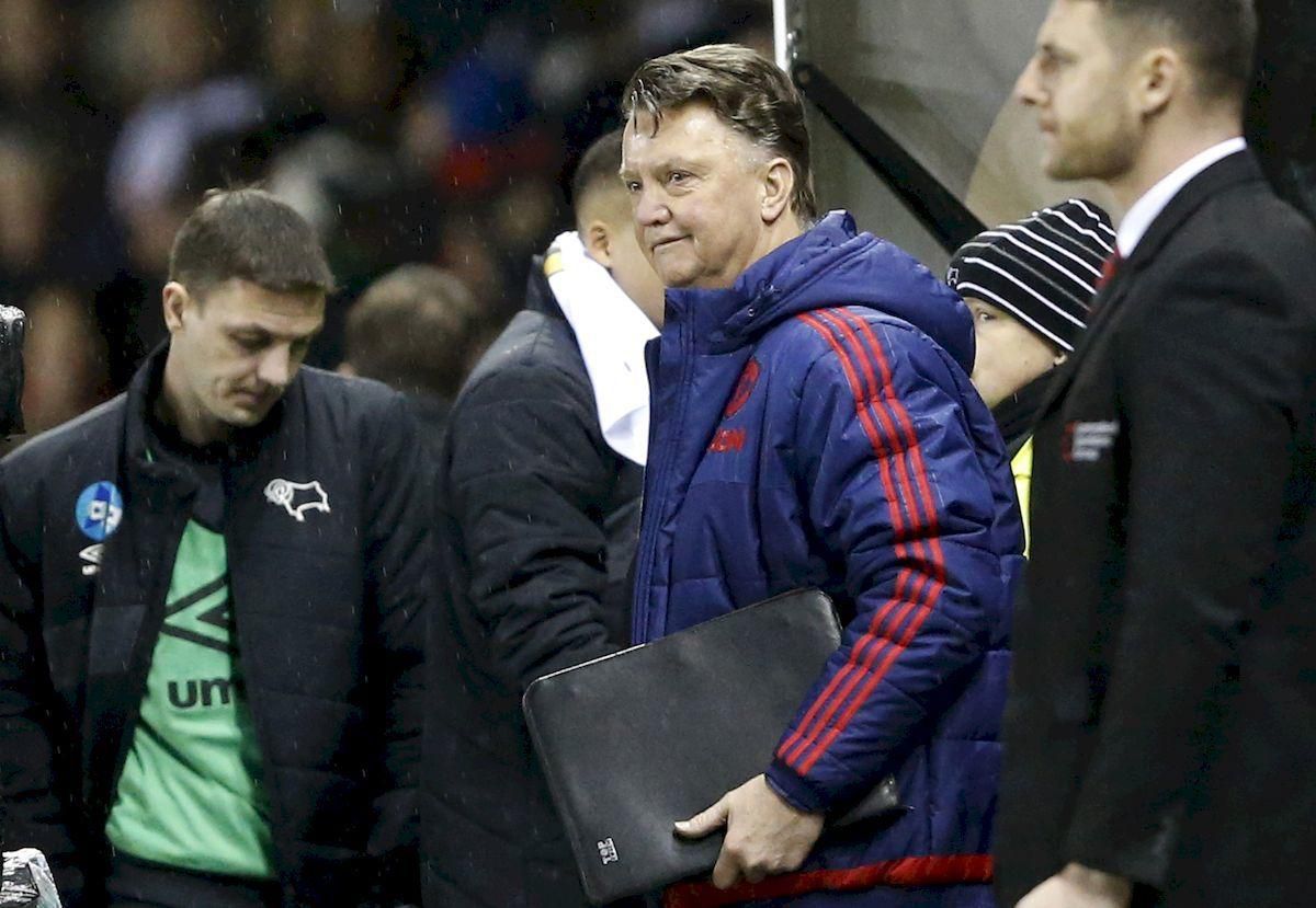 Manchester United Louis van Gaal usmev jan16 Reuters