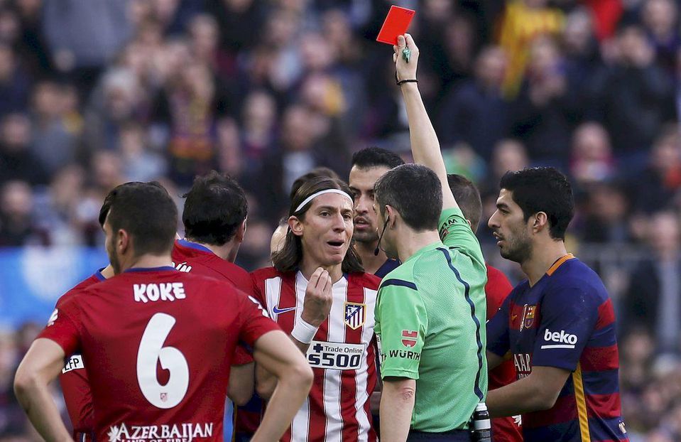 Filipe Luis Atletico Madrid cervena karta feb16 Reuters