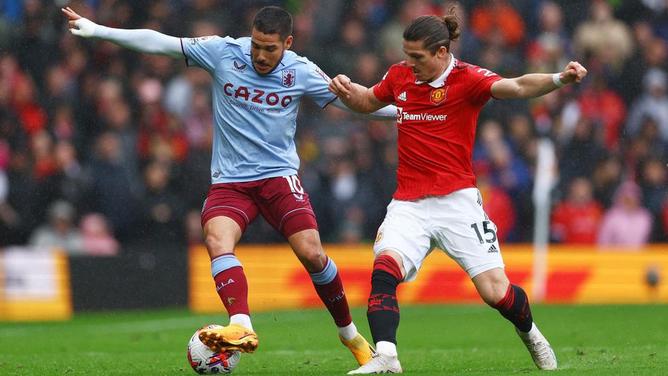 Emiliano Buendia (Aston Villa) a Marcel Sabitzer (Manchester United)