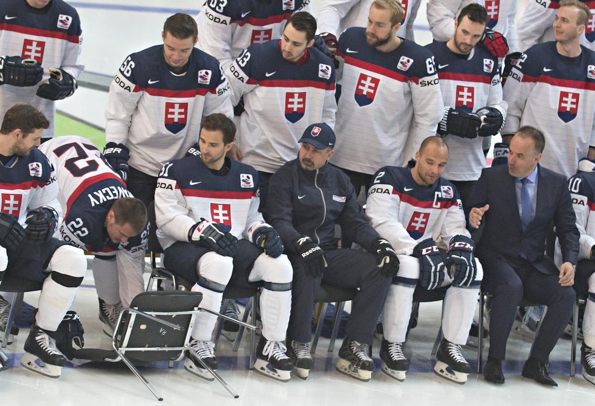 Slovensko, hraci, spolocne fotenie, Vladimir Dravecky, stolicka, MS 2016