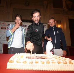 Video: Sagan predbehol Cancellaru, prvý ochutnal z torty