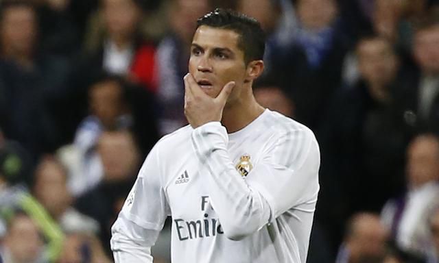 Cristian Ronaldo, Real Madrid, zadumany, skriabe si bradu, Dec2015