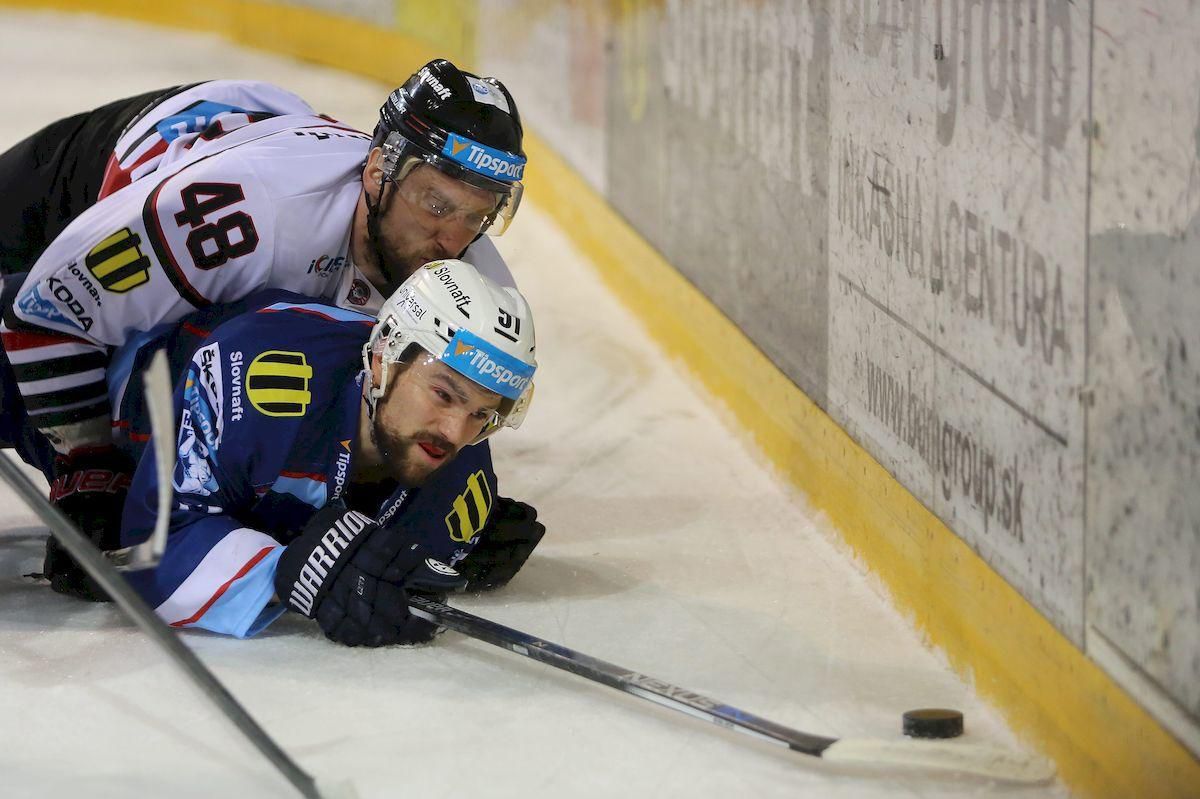 Ivan Datelinka Justin Baker HC05 Banska Bystrica HK Nitra apr16 TASR