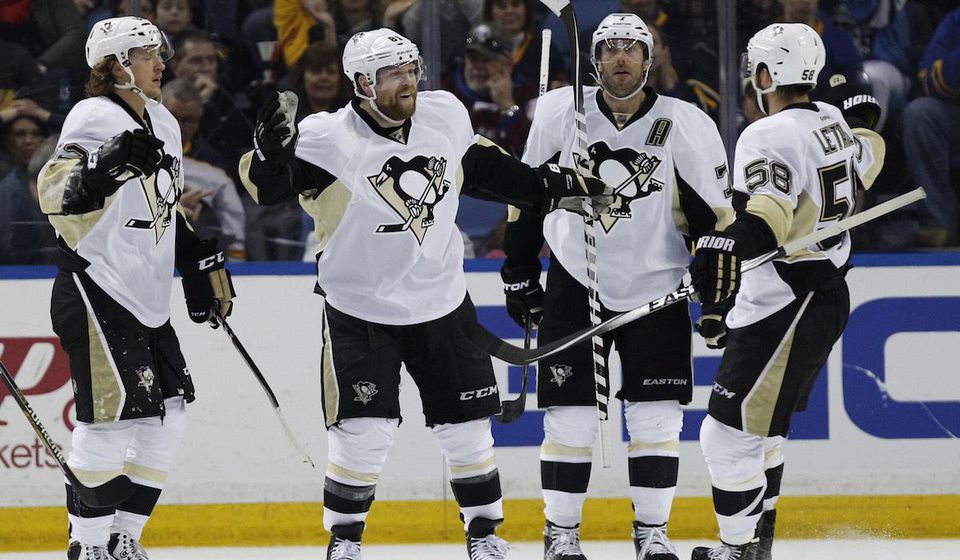 Pittsburgh Penguins hraci radost gol Phil Kessel feb16