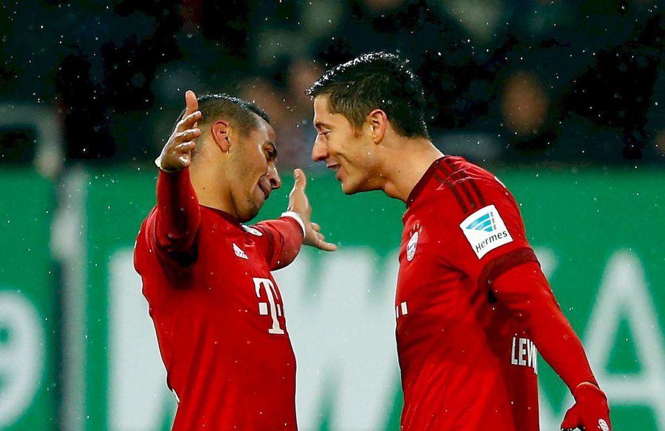 Bayern Mnichov Robert Lewandowski Thiago feb16 Reuters