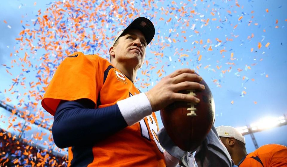 Peyton Manning, s loptou, NFL, Superbowl, Feb2016