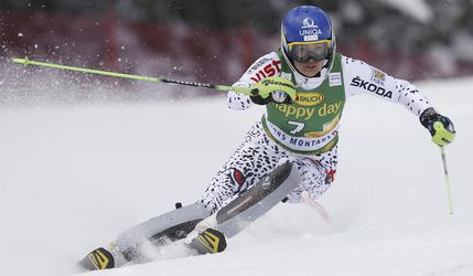 Slalom žien: Slovenkám druhé kolo nevyšlo, Vlhová spadla