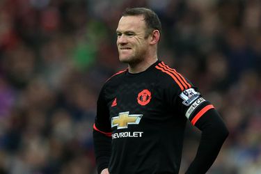 Rooneyho zranené koleno sa lieči pomaly, návrat na trávniky sa komplikuje