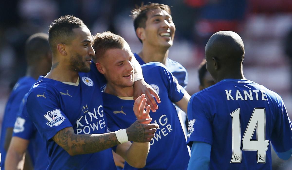 Jamie Vardy a spol, Leicester City, hraci, radost, pokope, Premier League, Maj2016