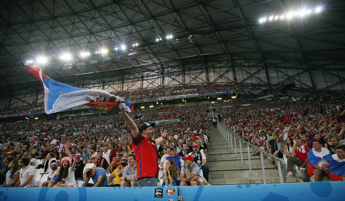 Fanúšik Ruska počas zápasu skupiny B Majstrovstiev európy 2016 vo Francúzsku