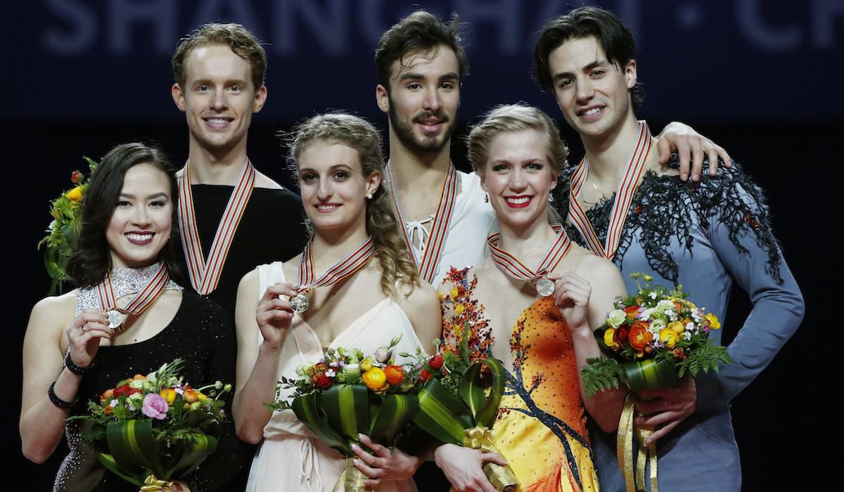 Gabriella_Papadakisova_Guillaume_Cizeron_Kaitlyn_Weawerova_Andrew_Poje_Madison_Chockova_Evan_Bates_medailisti_krasokorculovanie_mar15