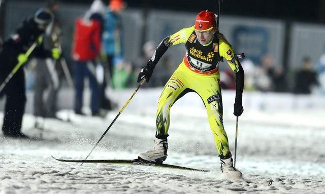 Anastasia kuzminova biatlon stupanie do kopca jan2014 tasr