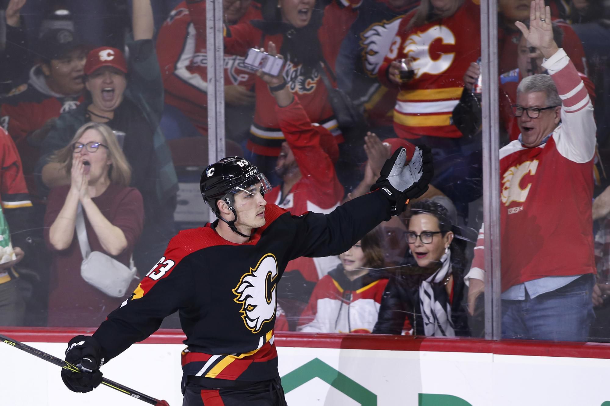 Útočník Calgary Flames Adam Ružička.