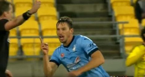 Video: Hološkov gól pomohol Sydney k remíze vo Wellingtone