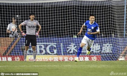 Video: Dokonalý vlastný gól z Číny pobavil celý svet