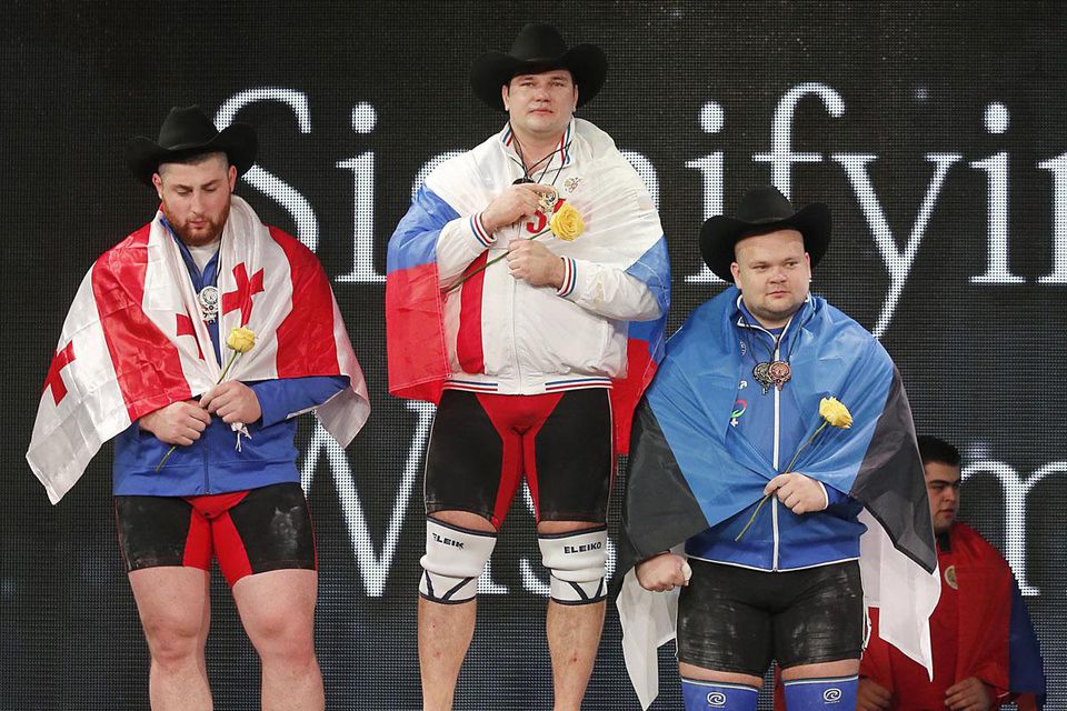 Vzpieranie: Rus Lovčev zlatý nad 105 kg vo svetovom rekorde 475 kg