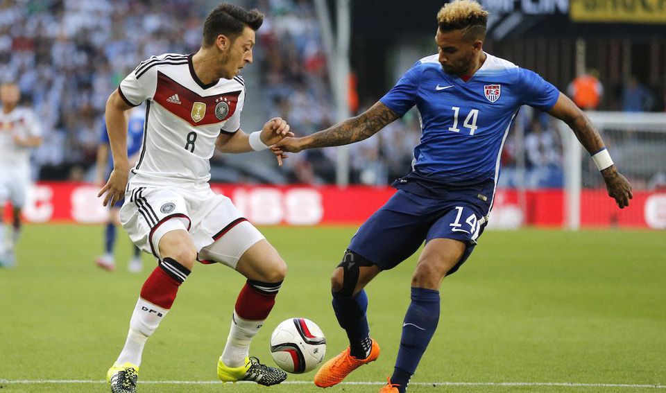 Özil vynechal tréning, Nemci veria v jeho štart