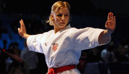 Karate: Mladé Slovenky na ME regiónov v cvičení kata s bronzom