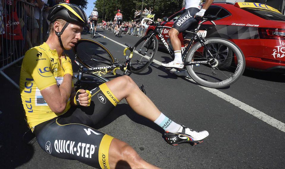 Zranený Tony Martin (Quick-Step) na Tour de France 2015.