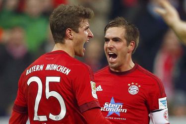 Bayern už po piatykrát prezimuje na čele Bundesligy