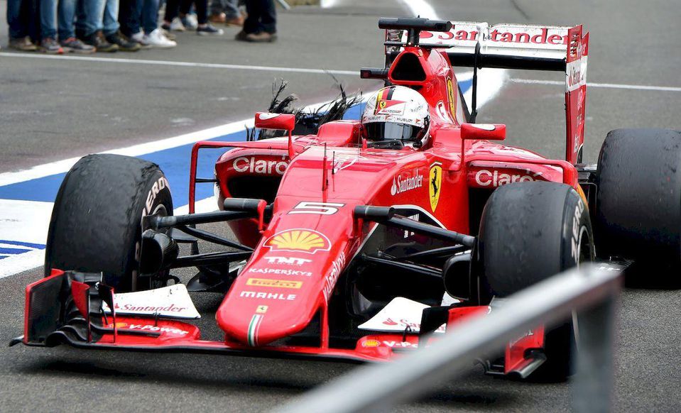 Vettel sa zlostil na pneumatiky, Pirelli reagovalo na kritiku