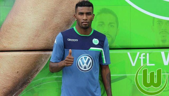 Obranu Wolfsburgu posilnil Peruánec Carlos Ascues