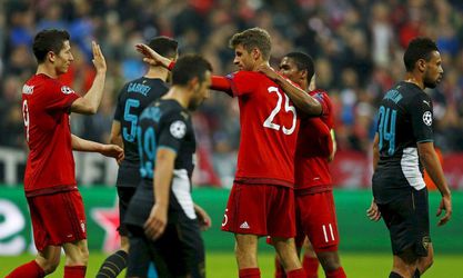Video: Bayern rozstrieľal Arsenal, ten je krok od vypadnutia
