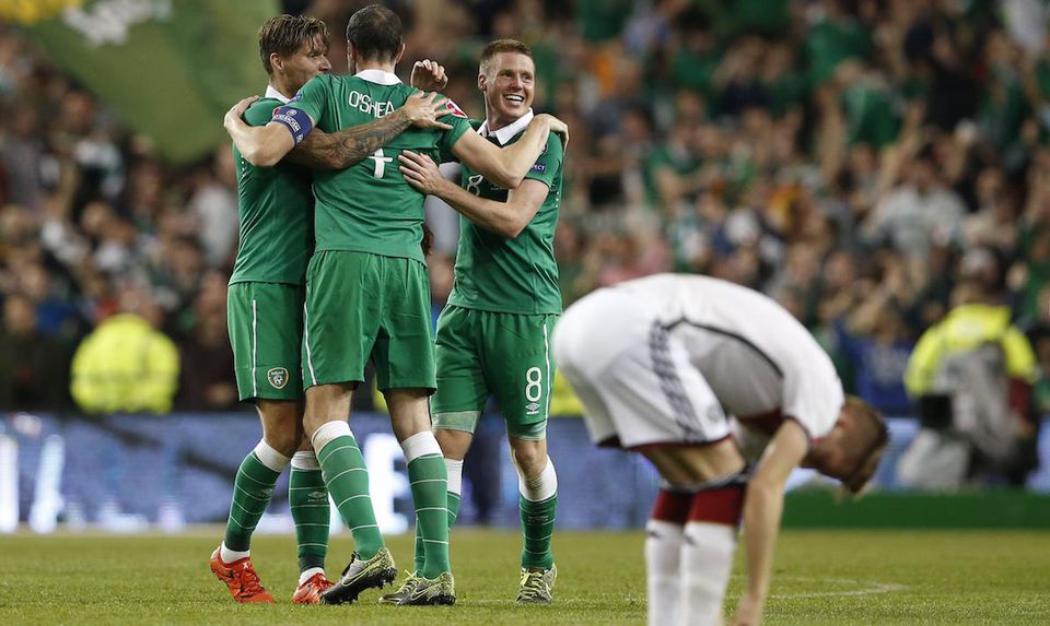 Video: Íri zrušili nemecké oslavy, Severní Íri a Portugalci postupujú