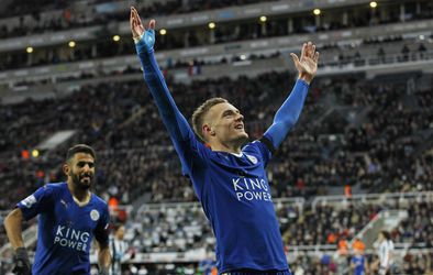 Leicester dominuje, Vardy hráčom a Ranieri trénerom mesiaca
