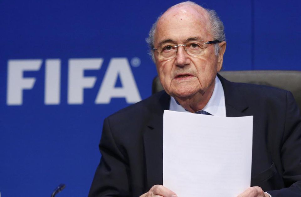 Blatter tvrdí, že Sarkozy s Wulffom sa snažili ovplyvniť voľby dejísk MS