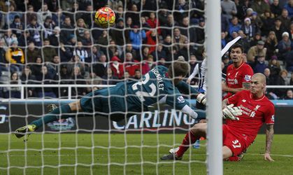 Video: Newcastle vystrelil iba raz, dal dva góly vďaka Škrtelovi
