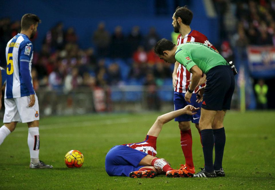 Video: Opora Atletica Tiago si v zápase s Espanyolom zlomil nohu