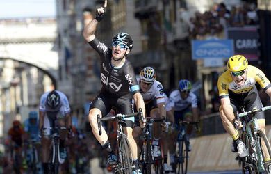 Giro d'Italia: Viviani víťazom 2. etapy, Matthews do ružového