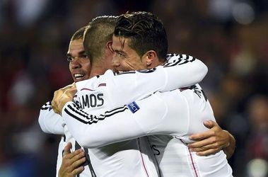 Video: Foto: Real Madrid ukázal svetu „dračí dres“