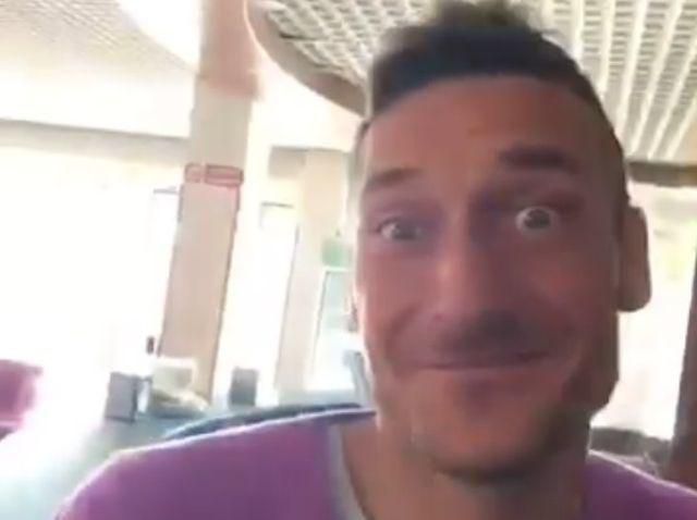 Video: Maestro Francesco Totti si vystrelil z Cristiana Ronalda