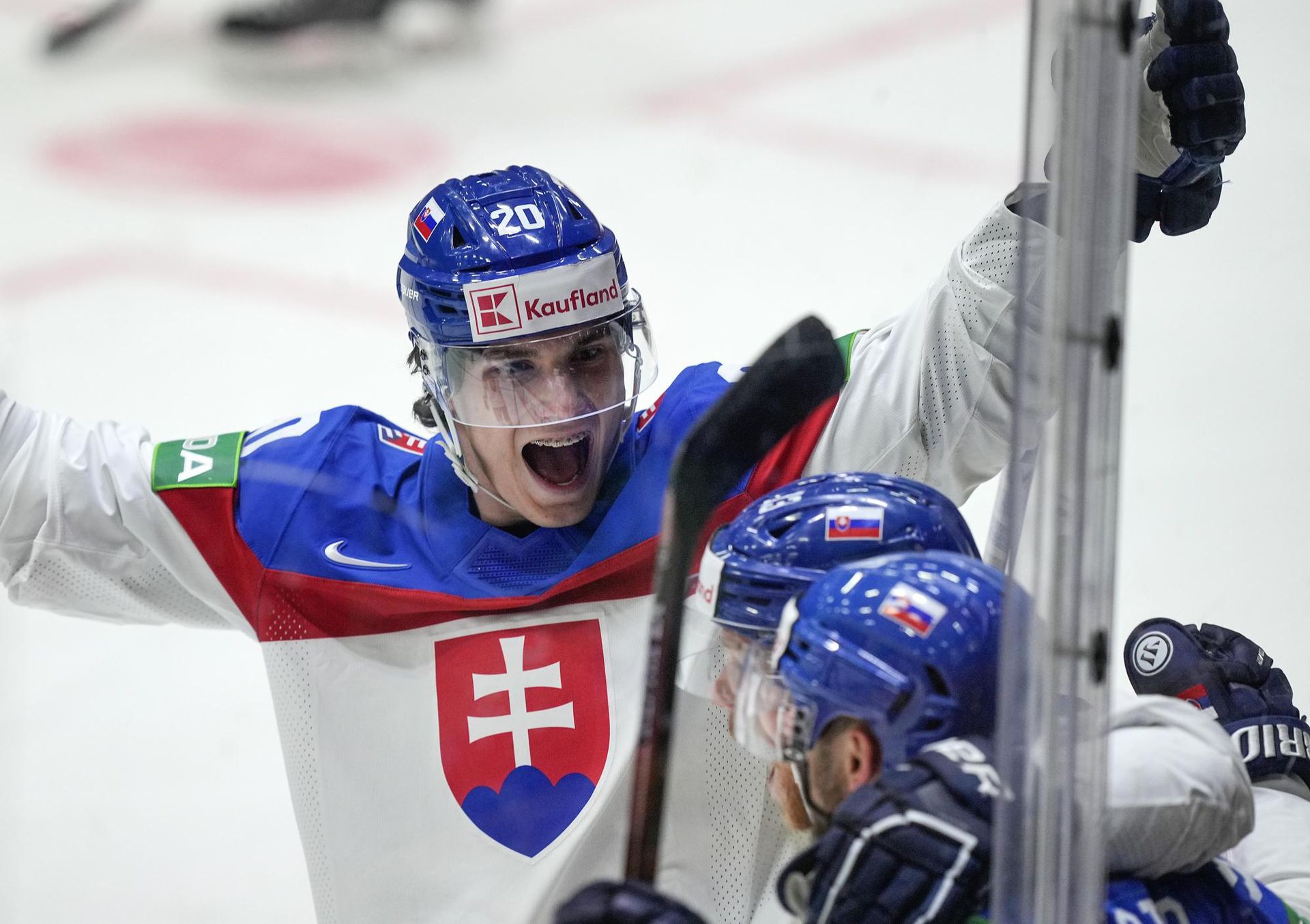 MS v hokeji 2022: Slovensko - Dánsko (Juraj Slafkovský sa teší z úvodného gólu) Zdroj: SITA