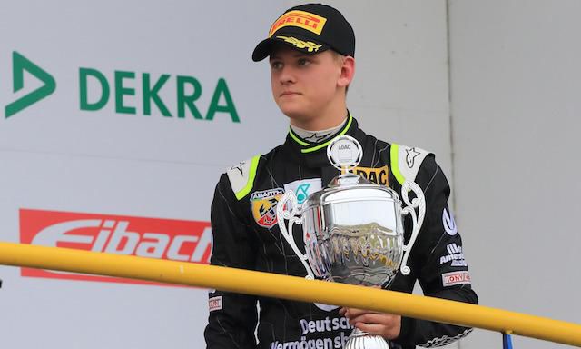 Úspešný debut Schumachera juniora v seriáli Formula 4
