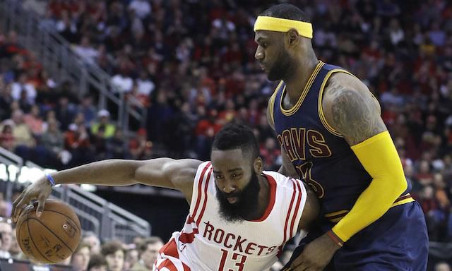 NBA: Harden dostal za kopnutie LeBrona stop na 1 zápas