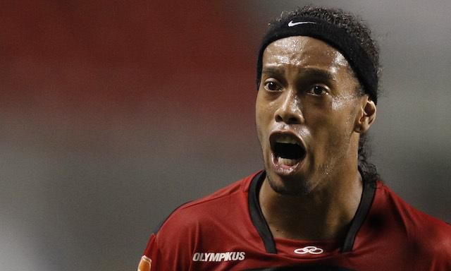 Video: Urazený Ronaldinho odišiel počas zápasu