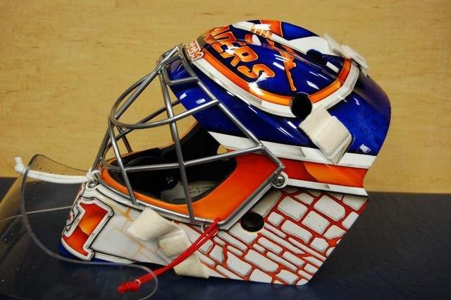 Jaro Halak maska c2 foto twitter NY Islanders