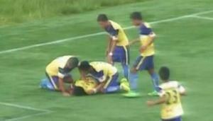 Video: Futbalista oslávil gól saltom, zomrel
