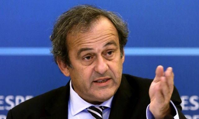 Michel platini gestikuluje nov2012