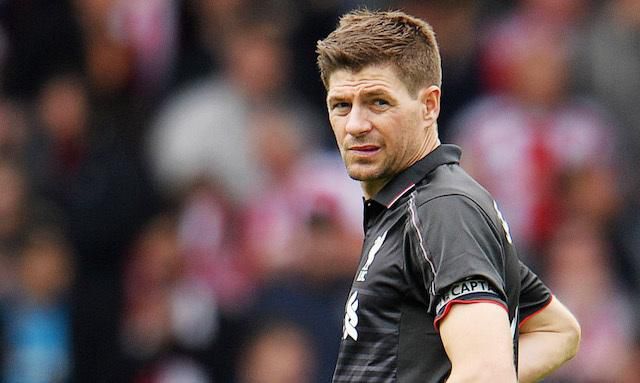 Video: Gerrard skóroval, ale s Premier League sa lúči hanebnou prehrou