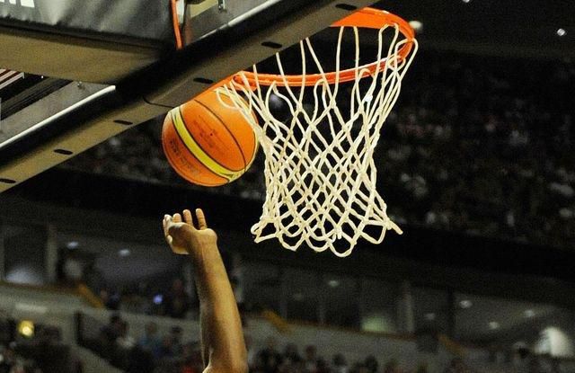 Basketbal lopta kos 2014 SP reuters