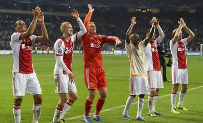 Mladíci Ajaxu sa vyznamenali: Policajtke zlomili kľúčnu kosť